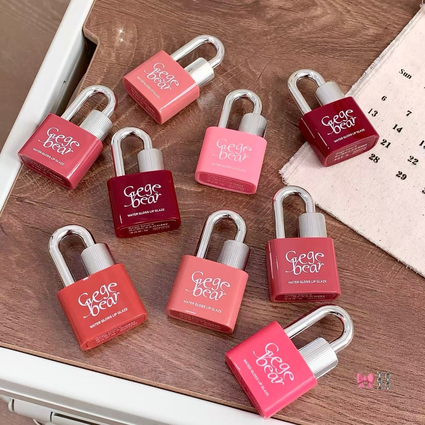Multiple small lock-shaped products with 'Gige bear' branding on a wooden surface.